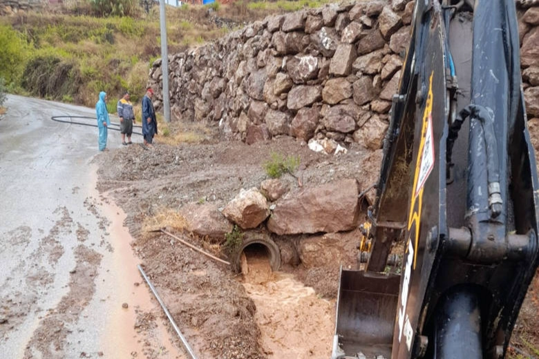 Antalya’da Büyükşehir Ekipleri Ulaşım İçin Aralıksız Çalışıyor
