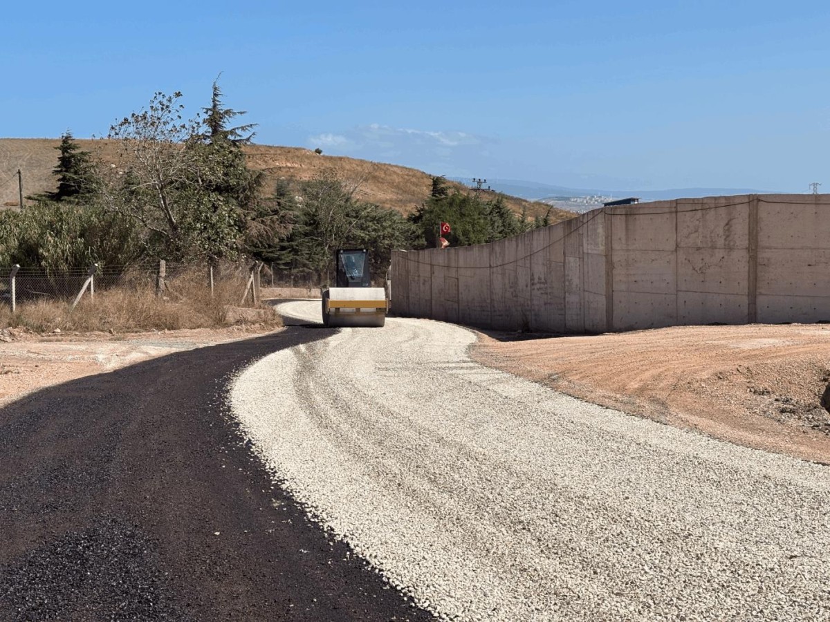 Başkan Akın’dan Anıt Yoluna Asfalt Dokunuşu