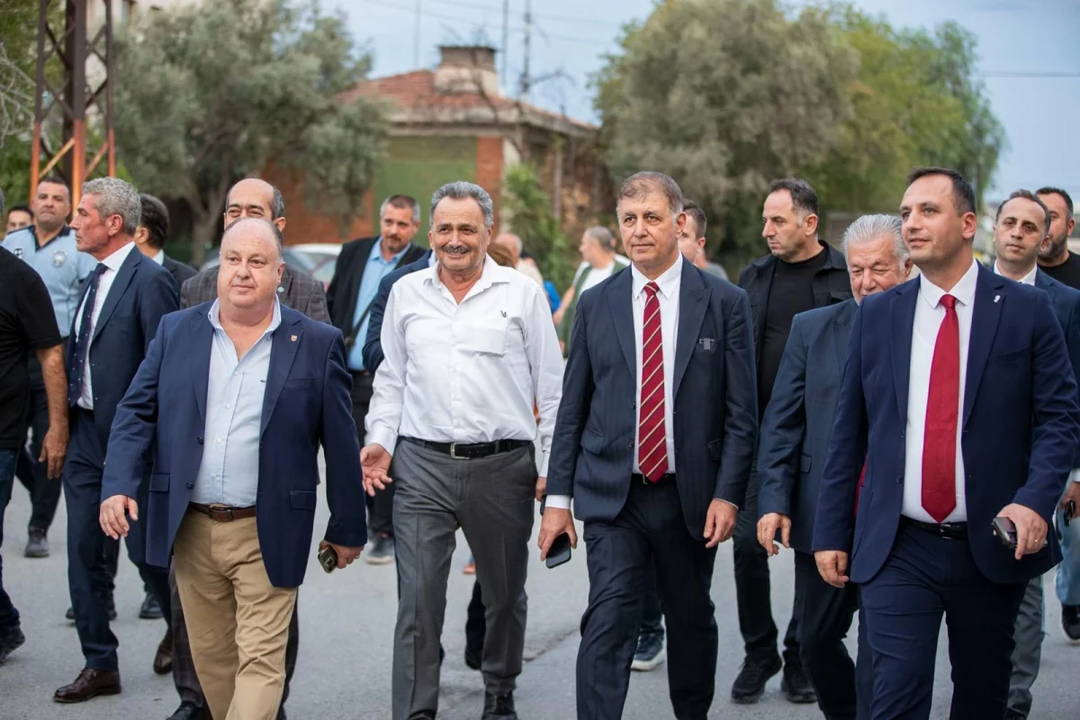 Başkan Tugay, İzmir Işıkkent Ayakkabıcılarını Ziyaret Etti