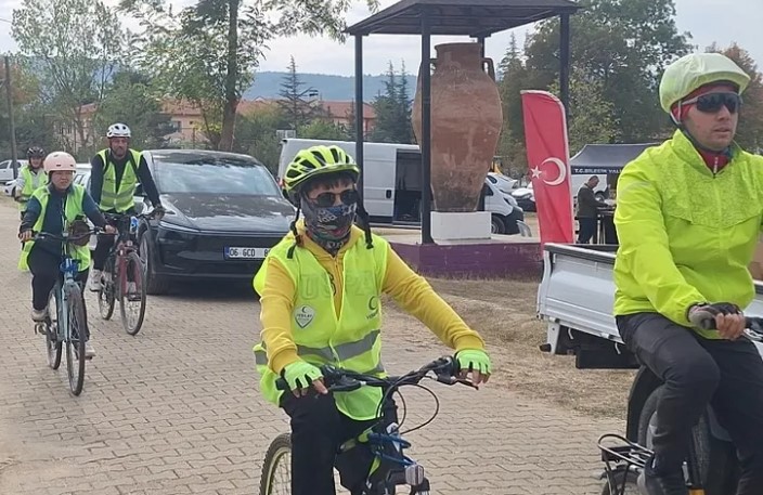 Bilecik’te Bisikletçiler Kınık Köyü’ne Ulaştı