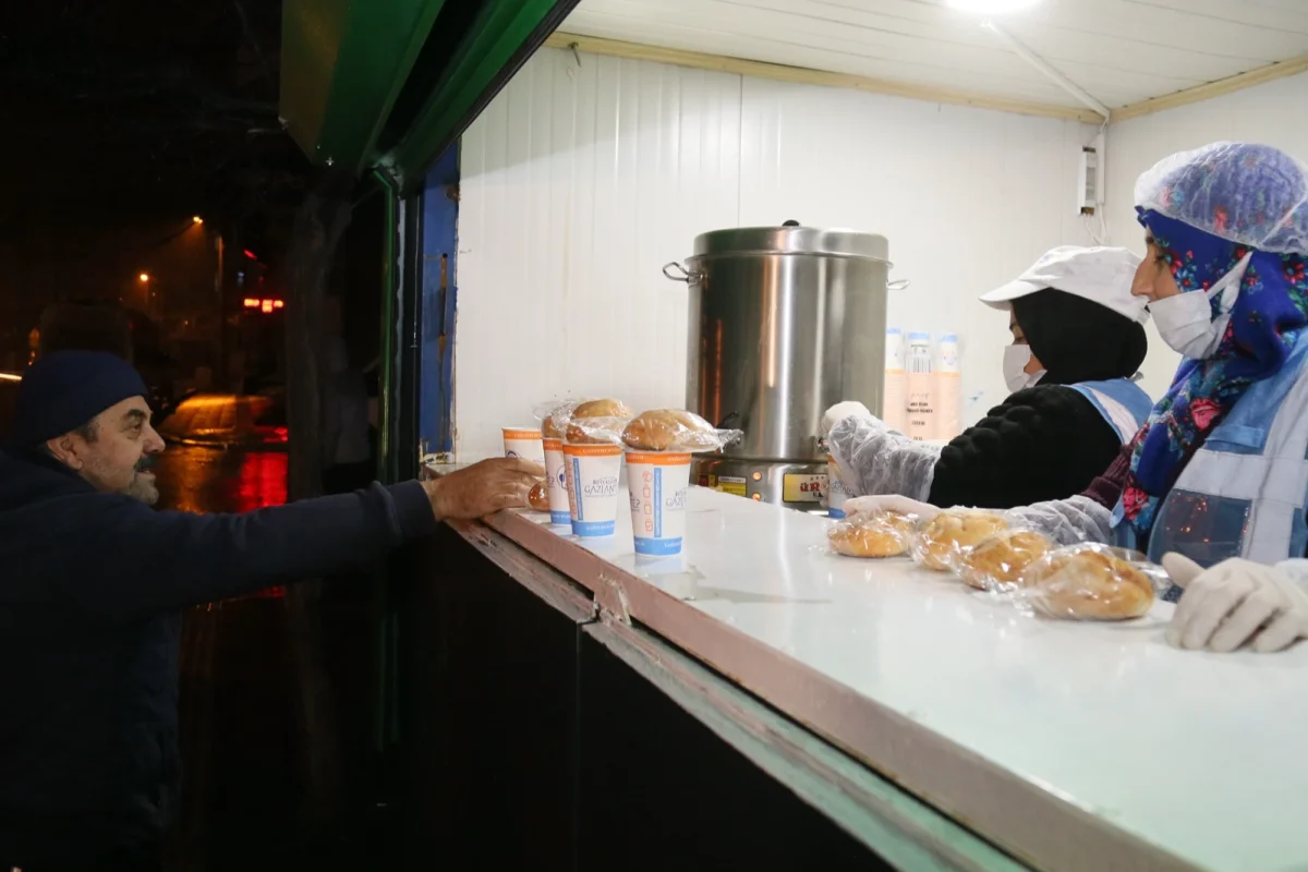 Gaziantep’te 40 Noktada Vatandaşlara Sıcak Çorba İkramı