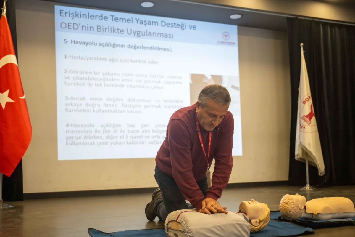 İzmir Bornova’da Muhtarlara İlk Yardım Eğitimi Verildi