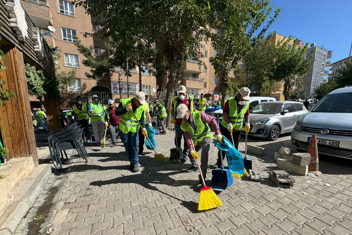 Mardin Artuklu’da Temizlik Günü: Eşbaşkan Amak Sokakları Temizledi