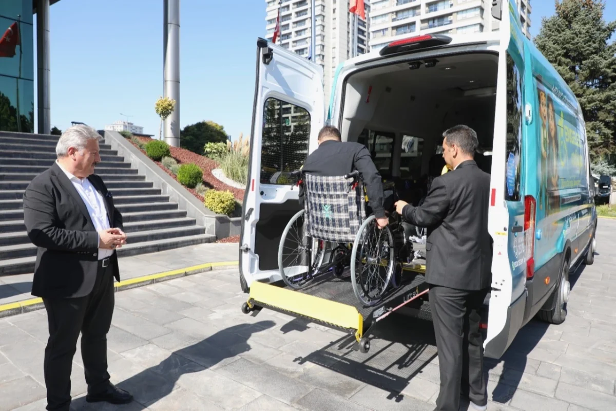 Melikgazi Belediyesi’nden engelleri kaldıran minibüs hizmeti