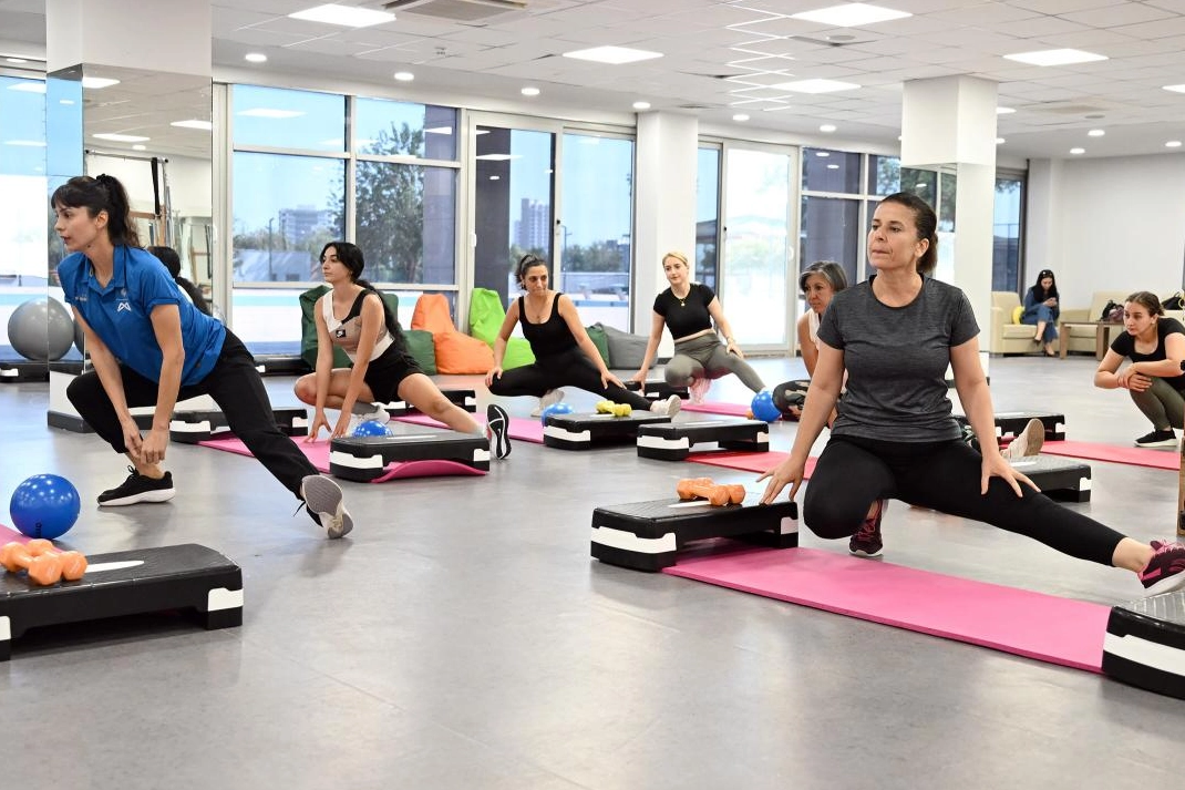 Mersin Büyükşehir, Kadınlara Ücretsiz Pilates Fırsatı Sunuyor