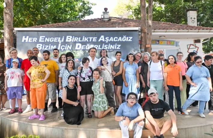 Muratpaşa Belediyesi, Polonyalı Özel Eğitim Grubunu Engelsiz Kafe’de Ağırladı