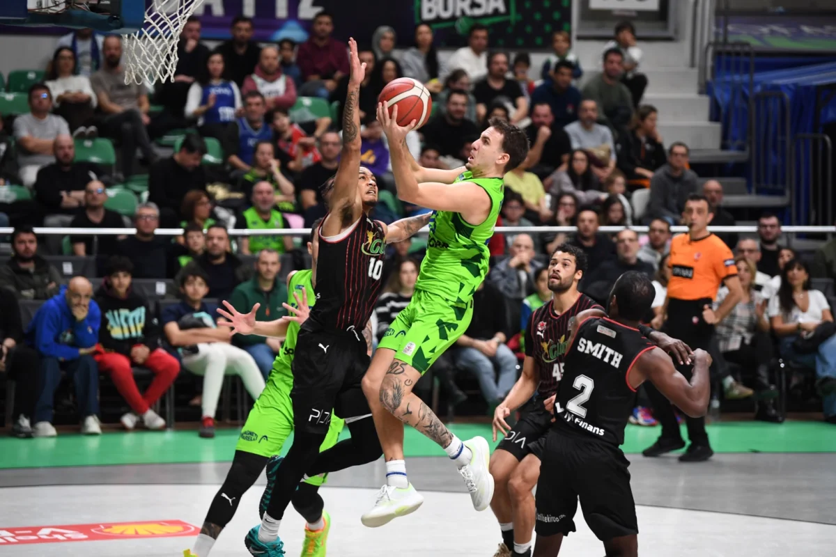 TOFAŞ Evinde Galibiyet Hedefliyor